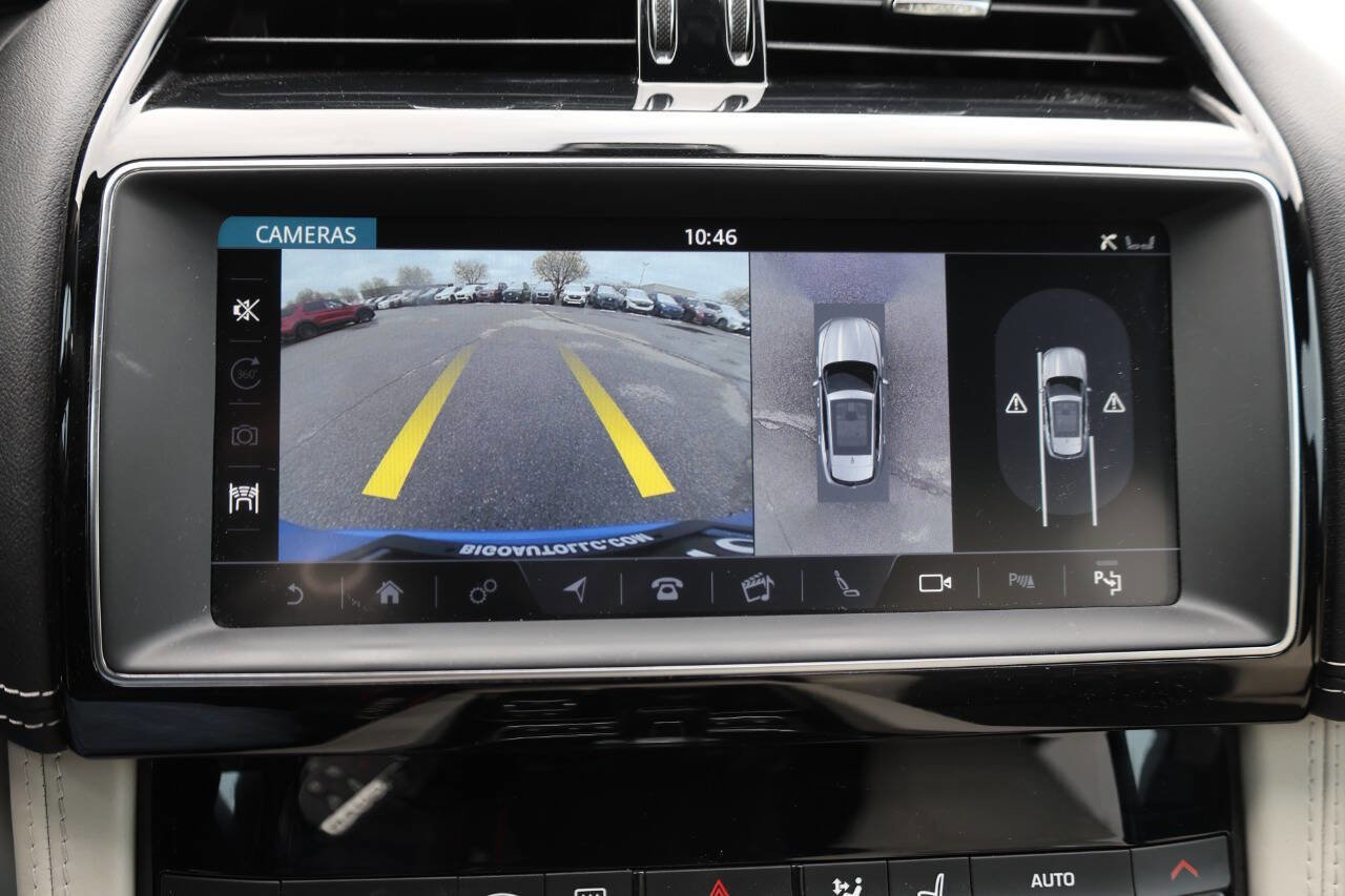 Used 2020 Jaguar F-PACE SVR image 24