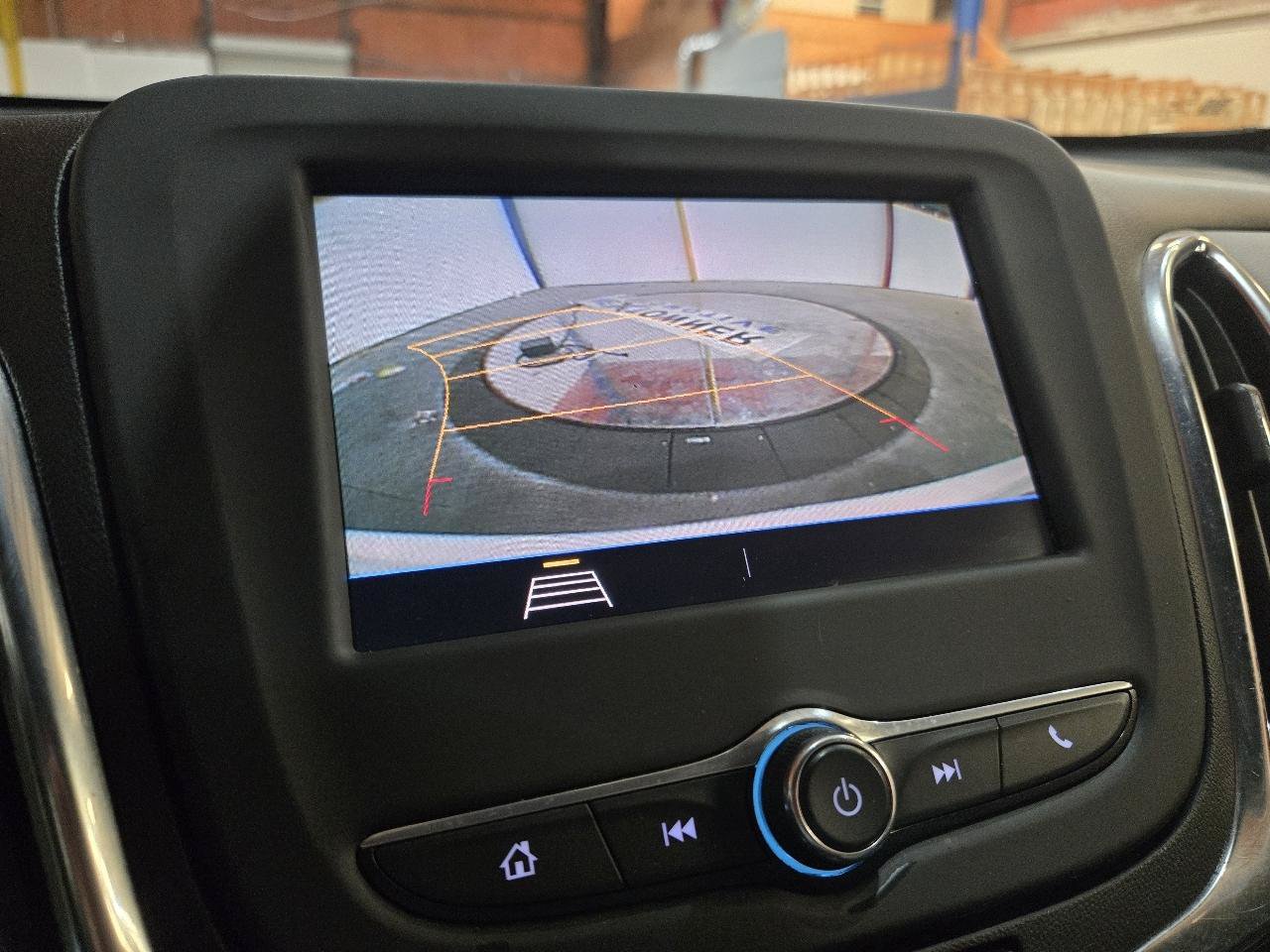 Used 2021 Chevrolet Equinox LS w/ LS Convenience Package FWD image 9