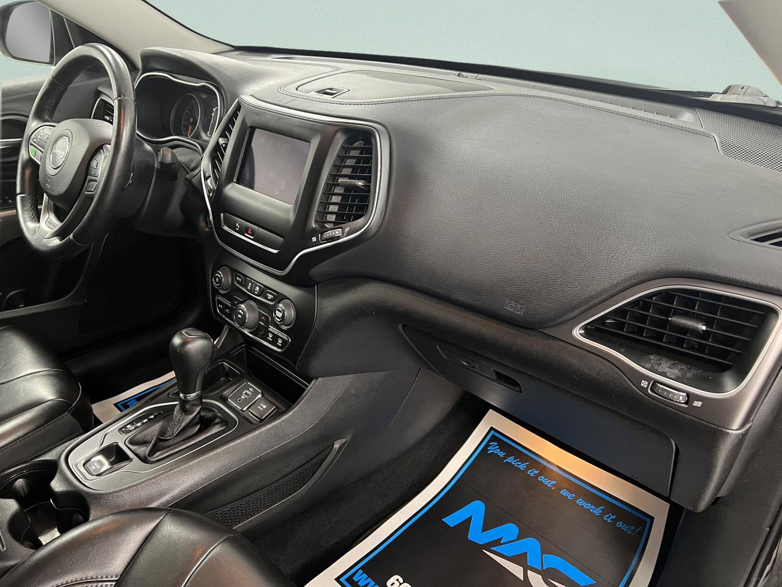 Used 2019 Jeep Cherokee Latitude Plus FWD image 39