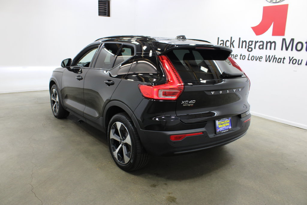 Used 2026 Volvo XC40 B5 Plus AWD/4WD image 3