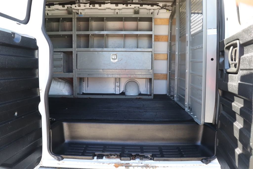 Used 2017 GMC Savana 2500 image 32