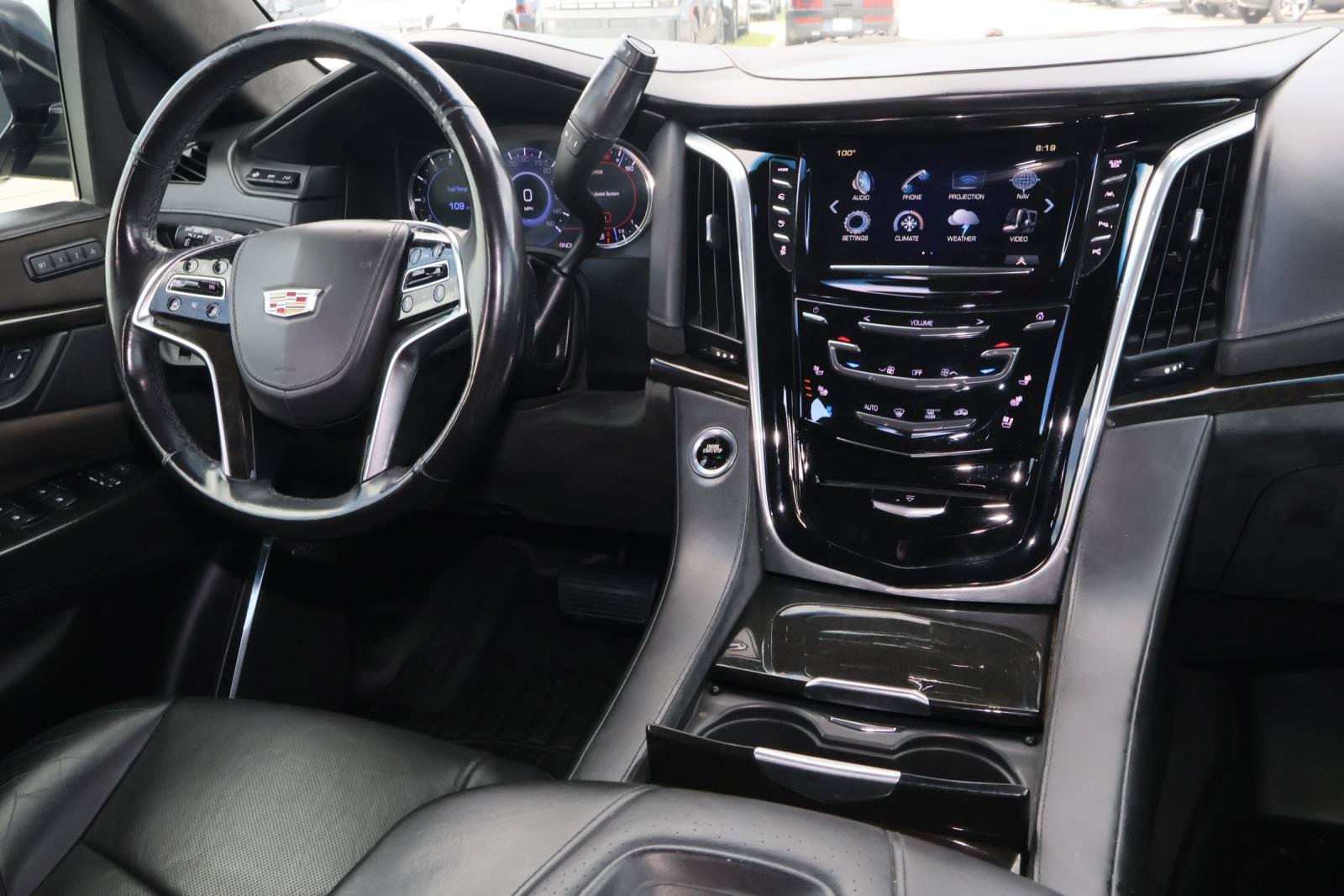 Used 2018 Cadillac Escalade Platinum AWD/4WD image 10