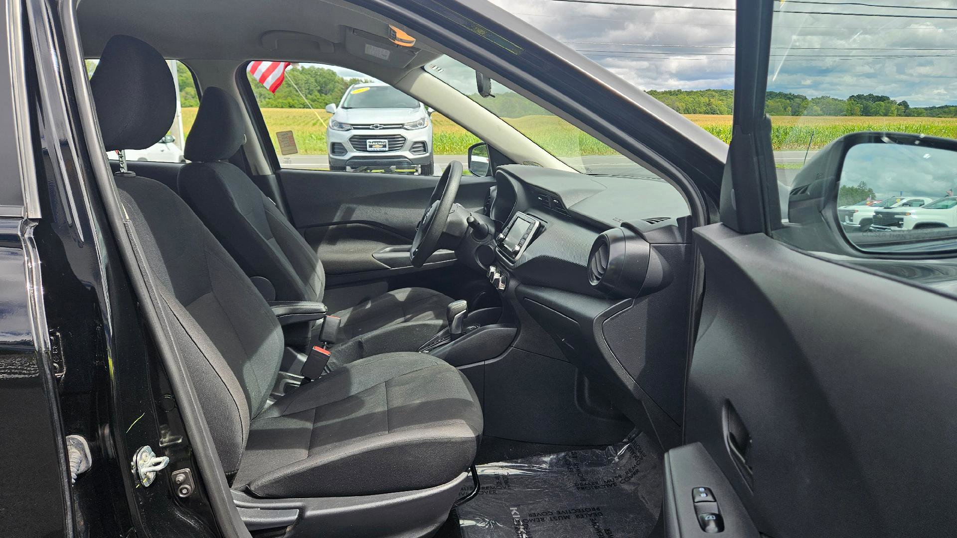 Used 2024 Nissan Kicks S image 9