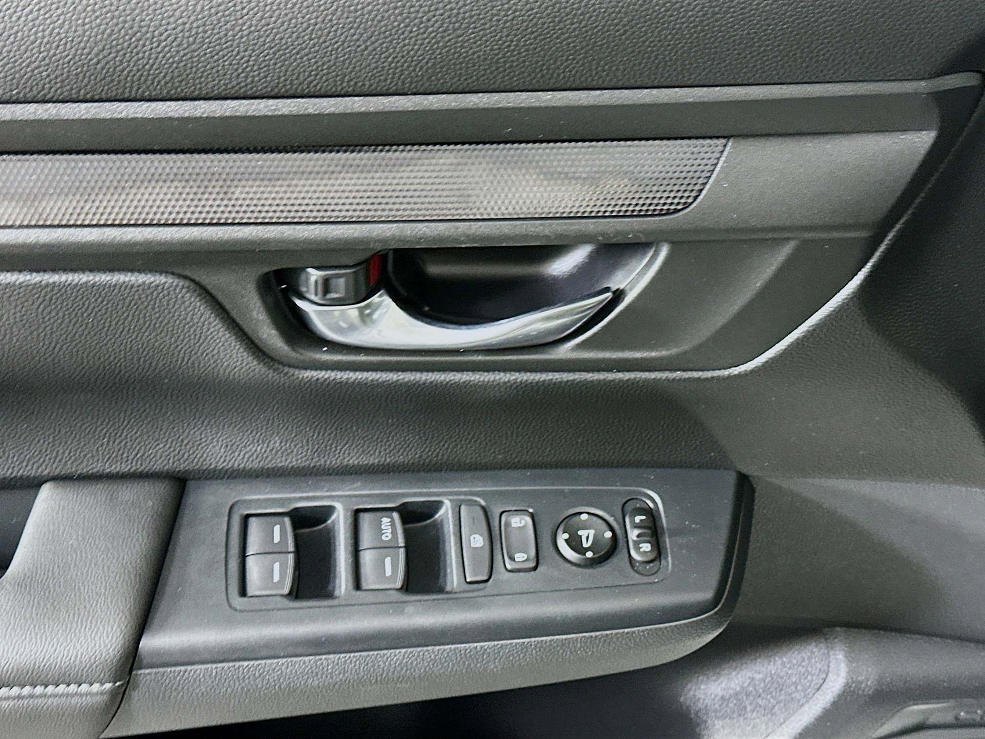 Used 2025 Honda CR-V LX image 15