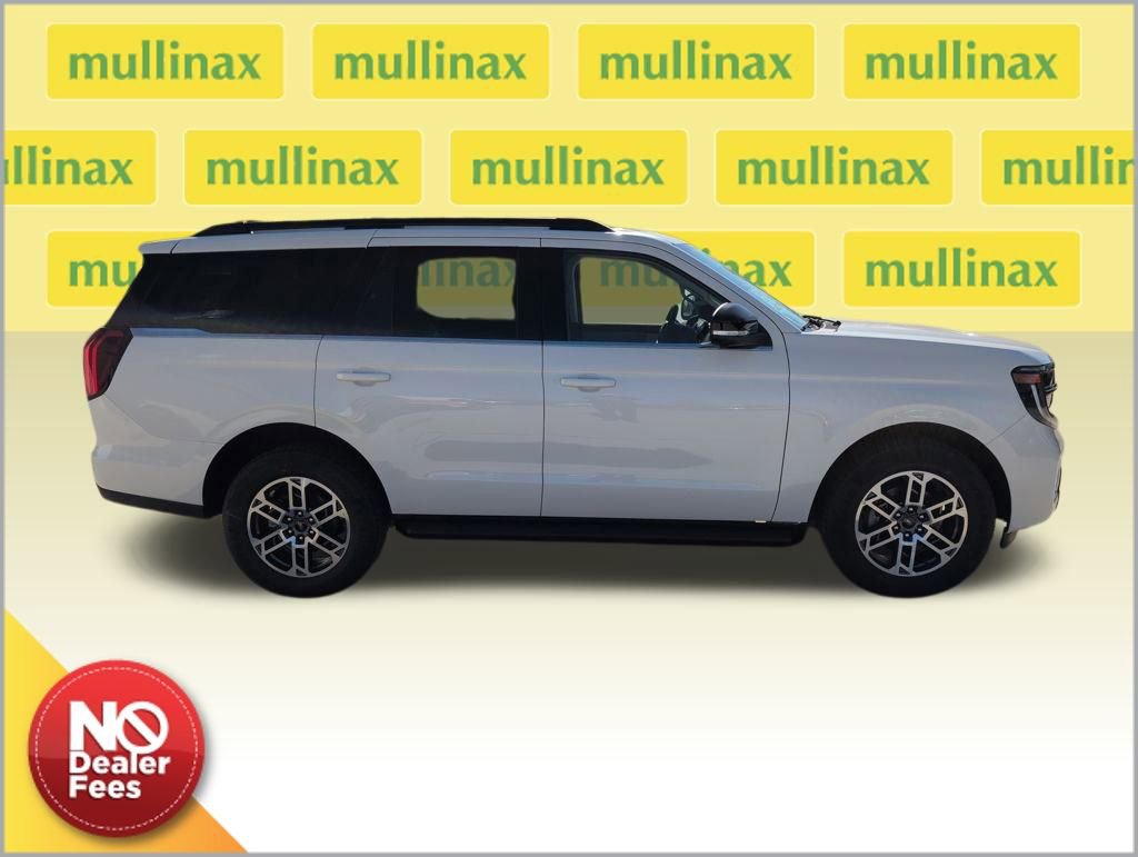 New 2026 Ford Expedition Active image 2