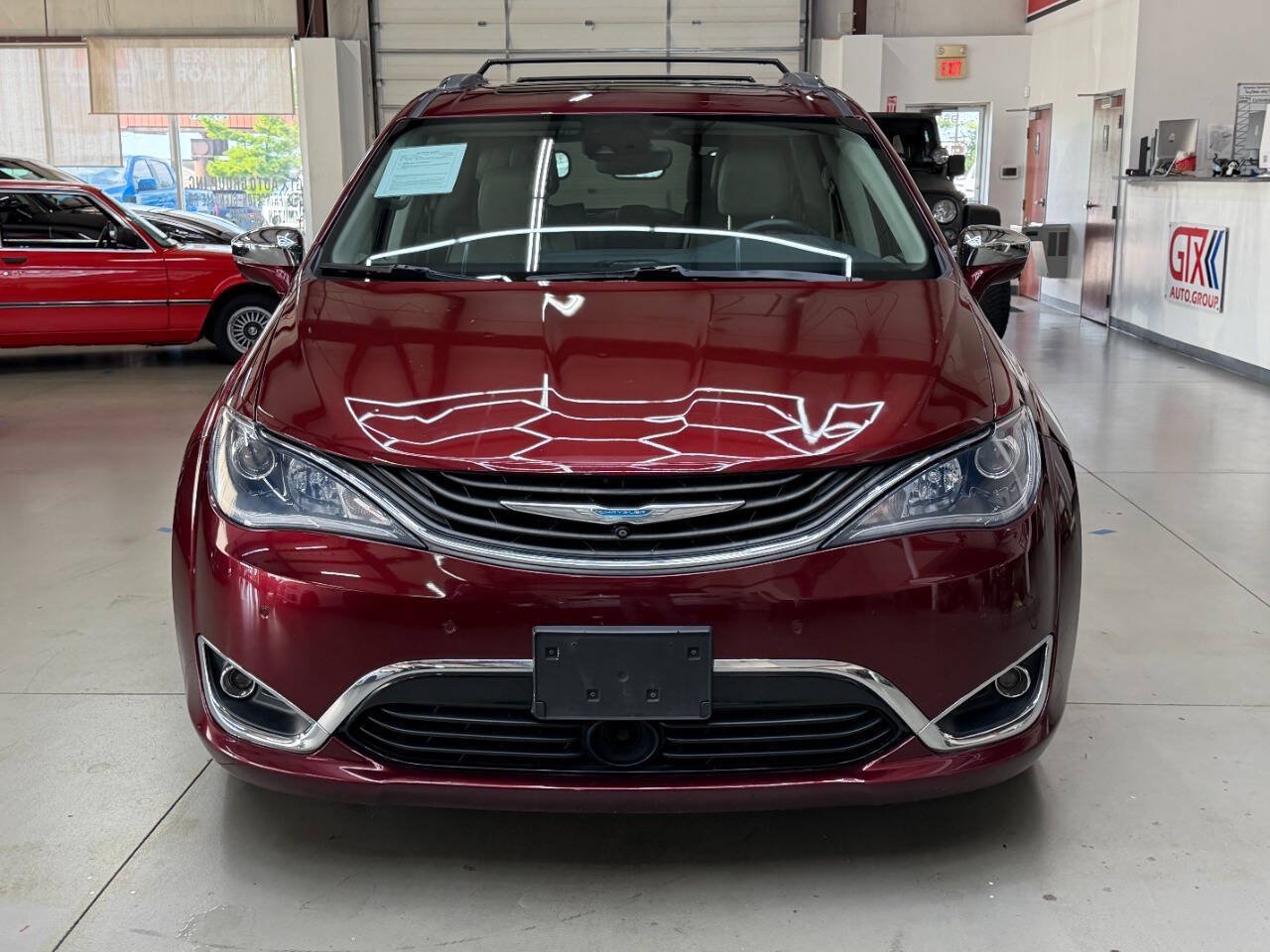 Used 2017 Chrysler Pacifica Platinum FWD image 6