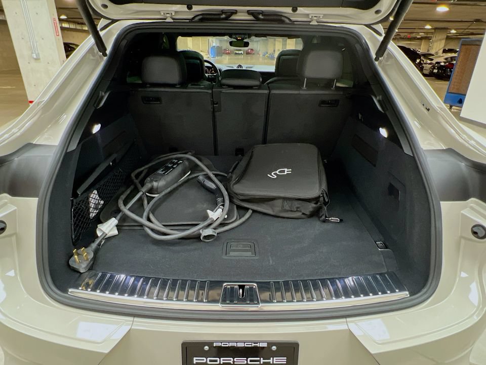 Certified 2025 Porsche Cayenne E-Hybrid Coupe AWD/4WD image 28
