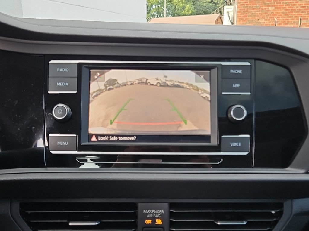 Used 2022 Volkswagen Jetta SE w/ Panoramic Sunroof Package FWD image 14