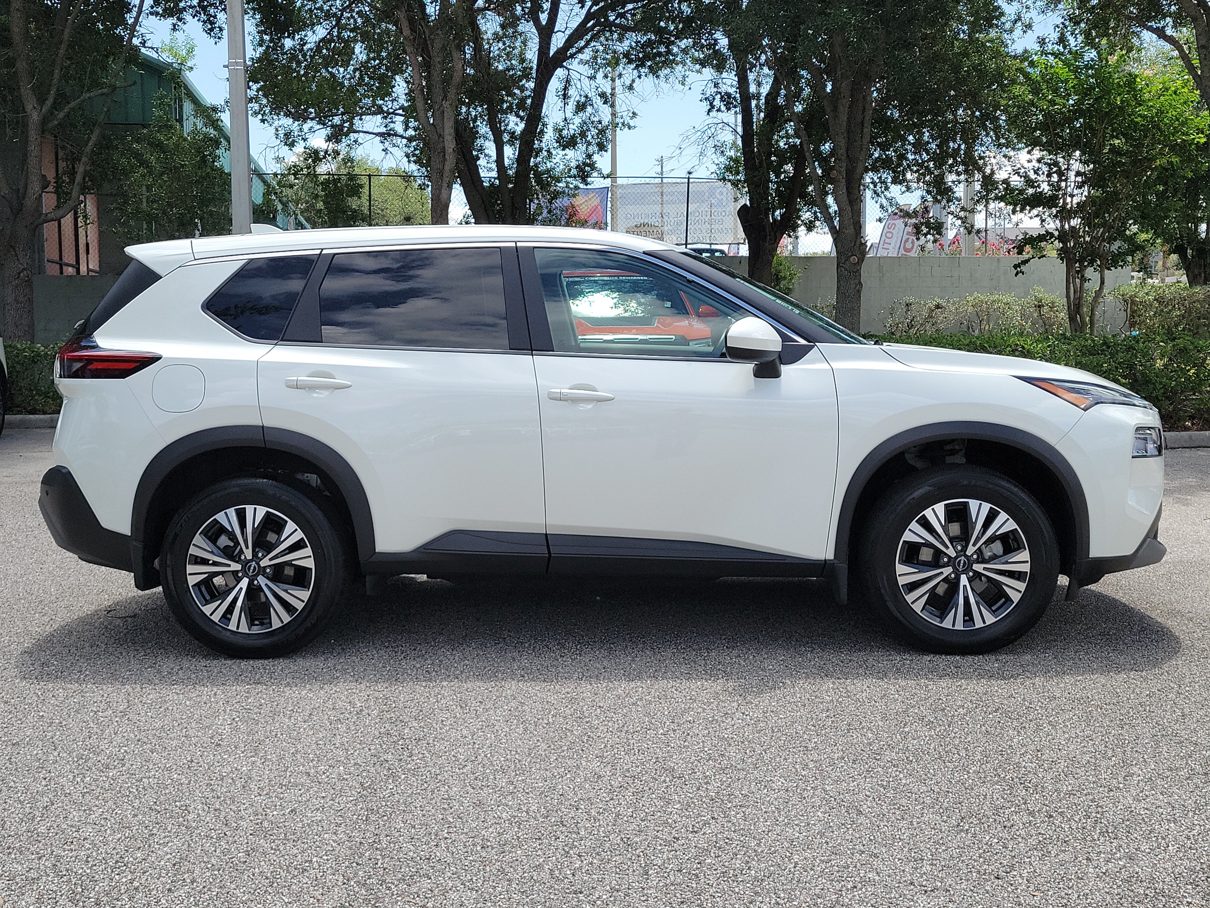 Certified 2023 Nissan Rogue SV FWD image 4