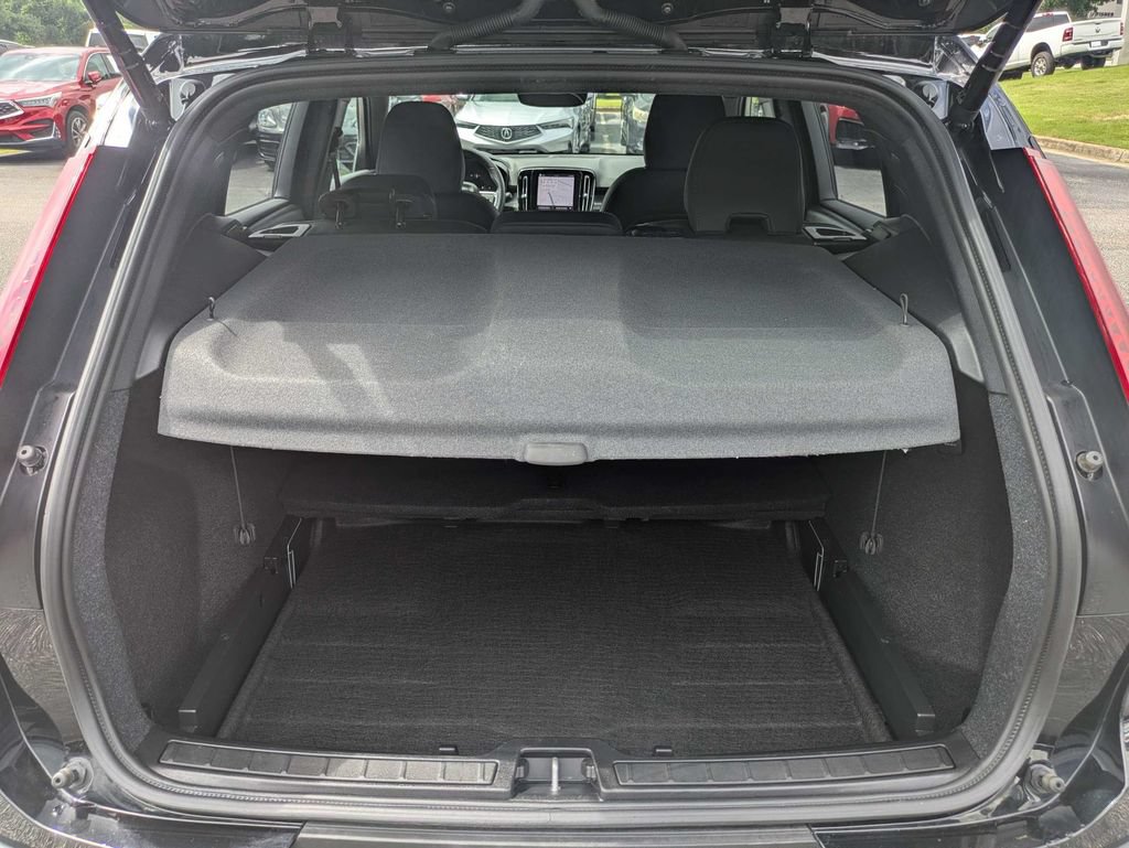 Certified 2025 Volvo XC40 B5 Plus AWD/4WD image 13