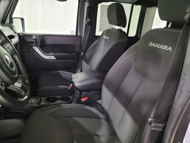 Used 2018 Jeep Wrangler Unlimited Sahara w/ Connectivity Group image 28