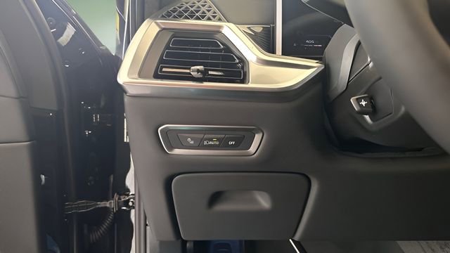 Used 2026 BMW X7 M60i image 70