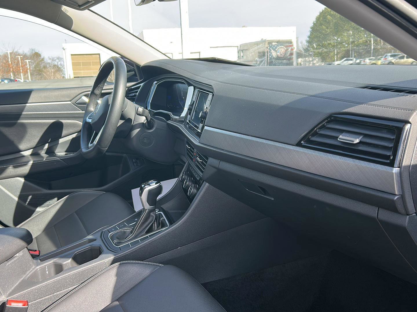 Used 2024 Volkswagen Jetta SE image 19