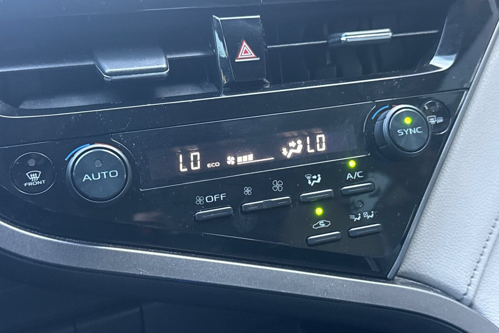 Used 2021 Toyota Camry SE w/ Cold Weather Package FWD image 27