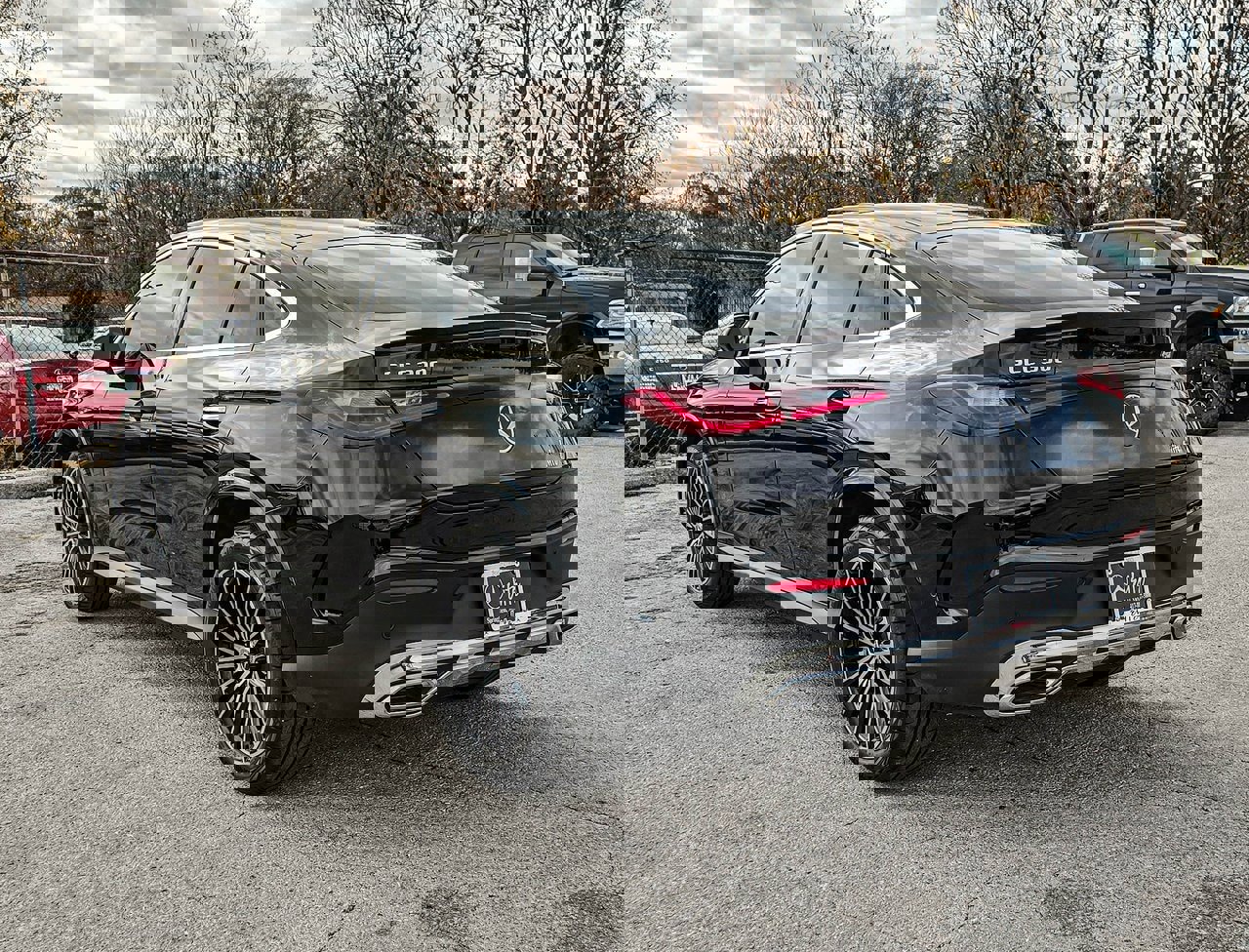 Used 2025 Mercedes-Benz GLC 300 4MATIC image 3