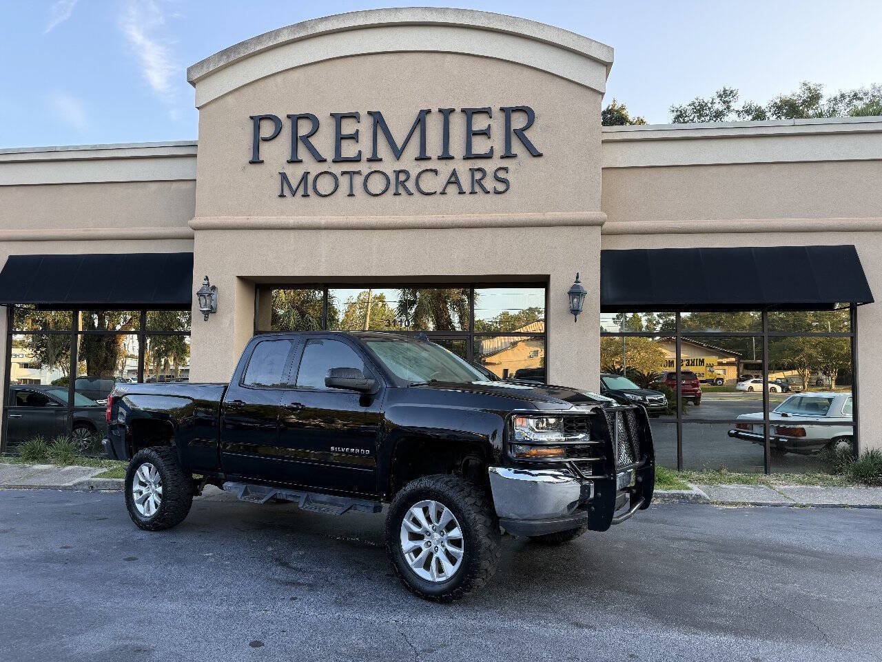 Used 2019 Chevrolet Silverado 1500 LT AWD/4WD image 1