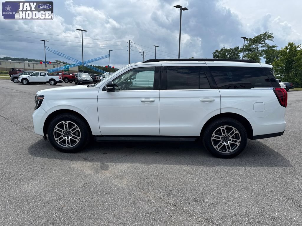 Used 2025 Ford Expedition Active AWD/4WD image 3