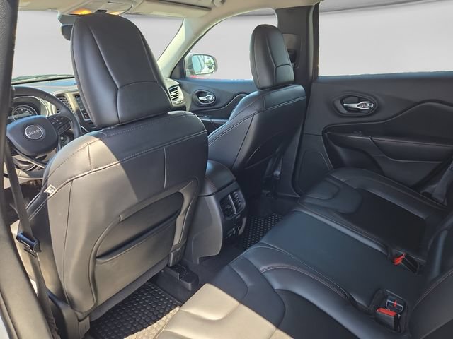 Used 2020 Jeep Cherokee Trailhawk AWD/4WD image 29
