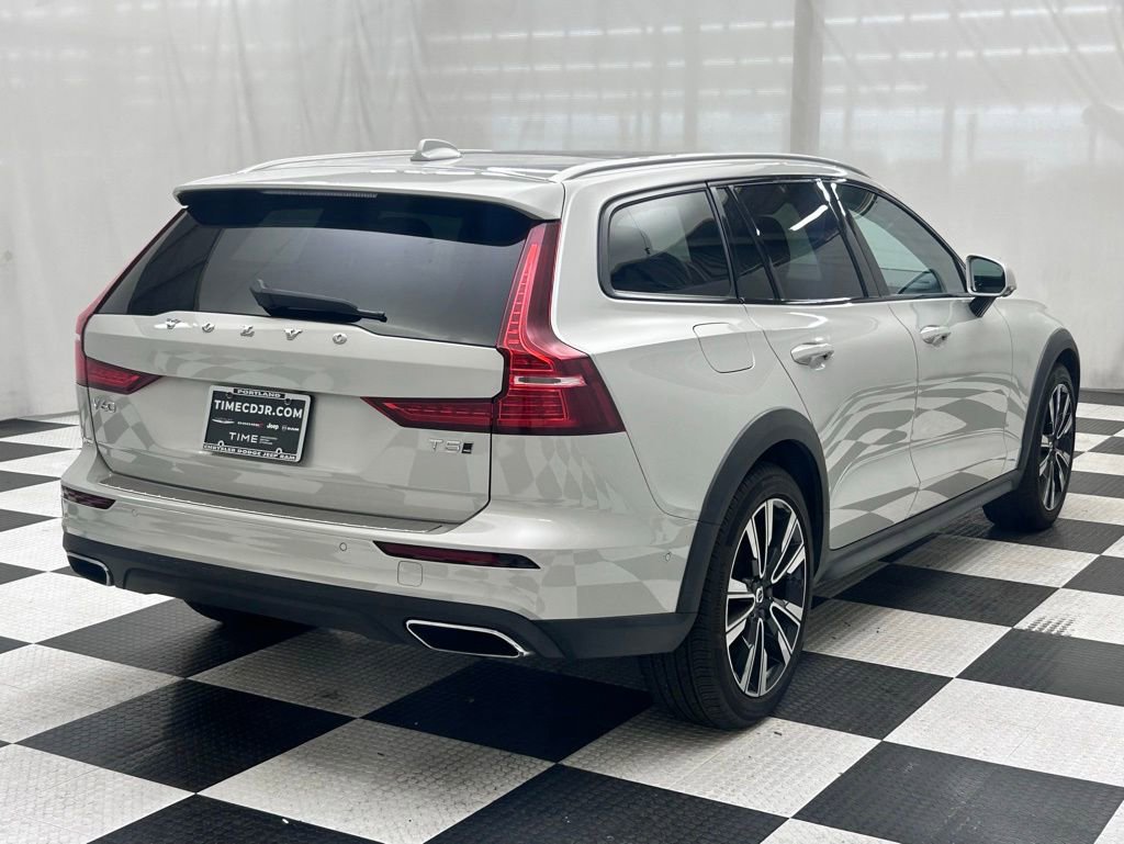 Used 2020 Volvo V60 T5 Cross Country AWD/4WD image 7