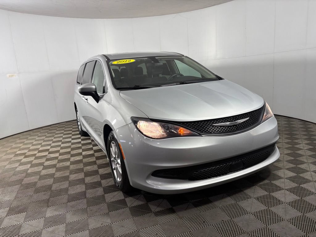 Used 2022 Chrysler Voyager LX FWD image 6