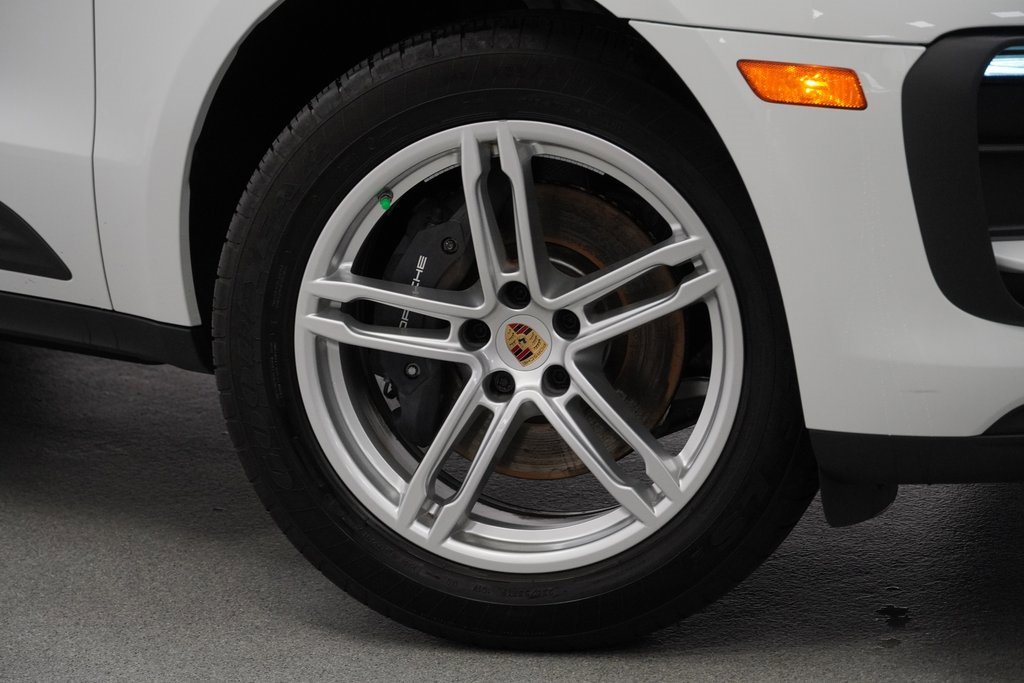 Used 2023 Porsche Macan image 3