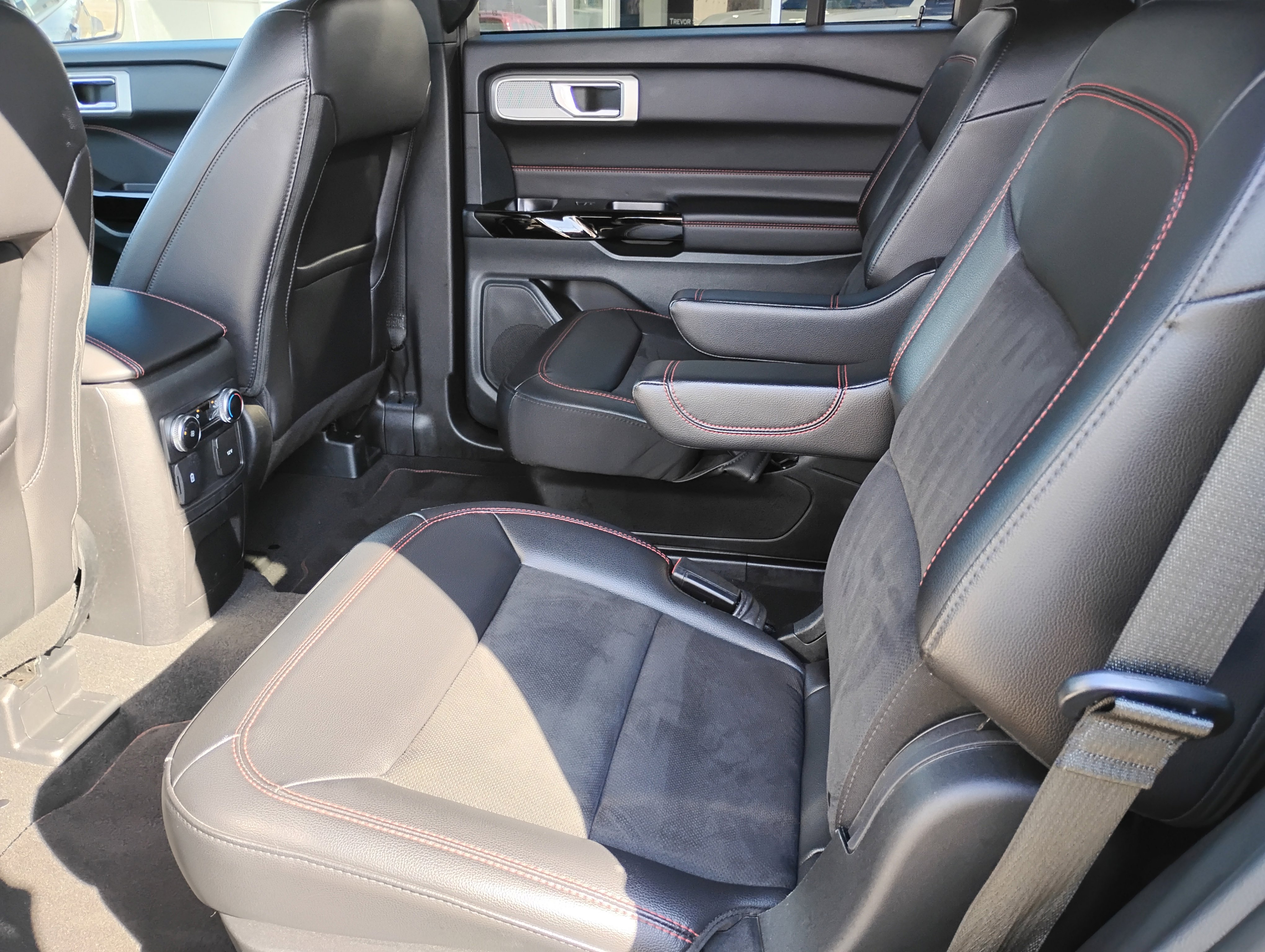 Used 2023 Ford Explorer ST-Line image 17