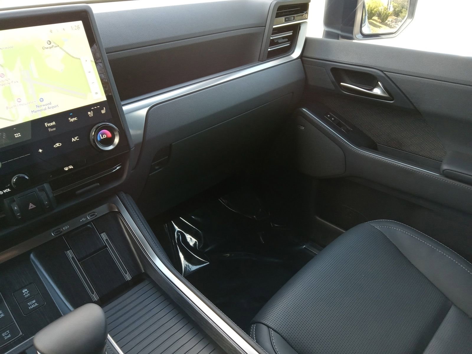 Used 2025 Lexus GX 550 w/ Accessory Package (2T) AWD/4WD image 13