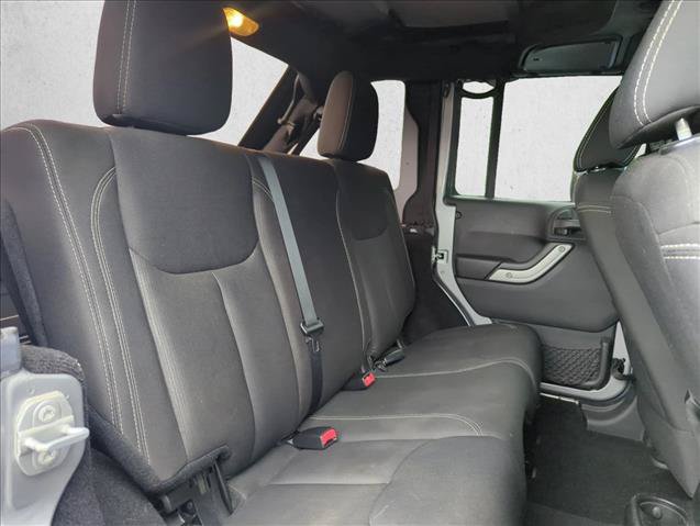 Used 2015 Jeep Wrangler Unlimited Sahara w/ Connectivity Group AWD/4WD image 22