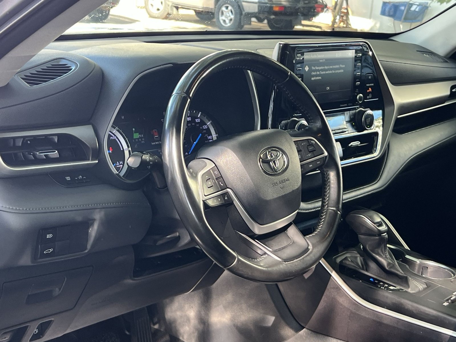 Used 2022 Toyota Highlander XLE AWD/4WD image 14