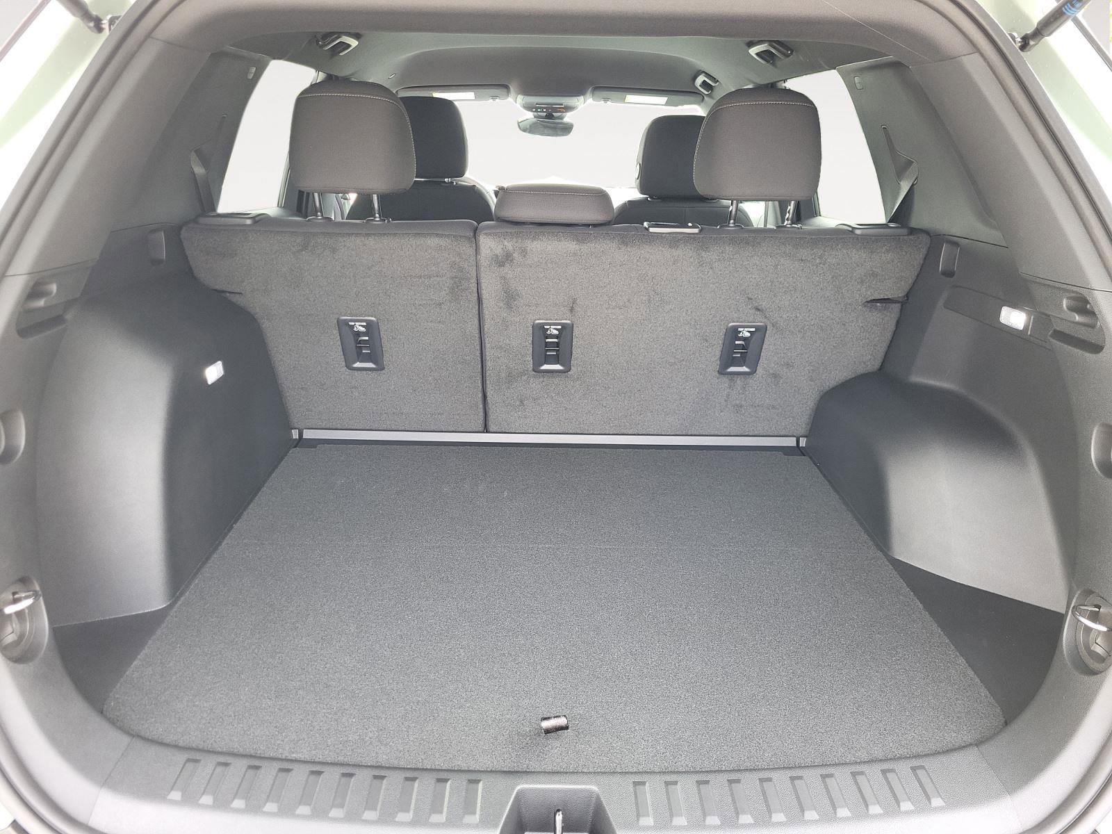 Used 2025 Chevrolet Equinox LT w/ Safety and Technology Package image 18