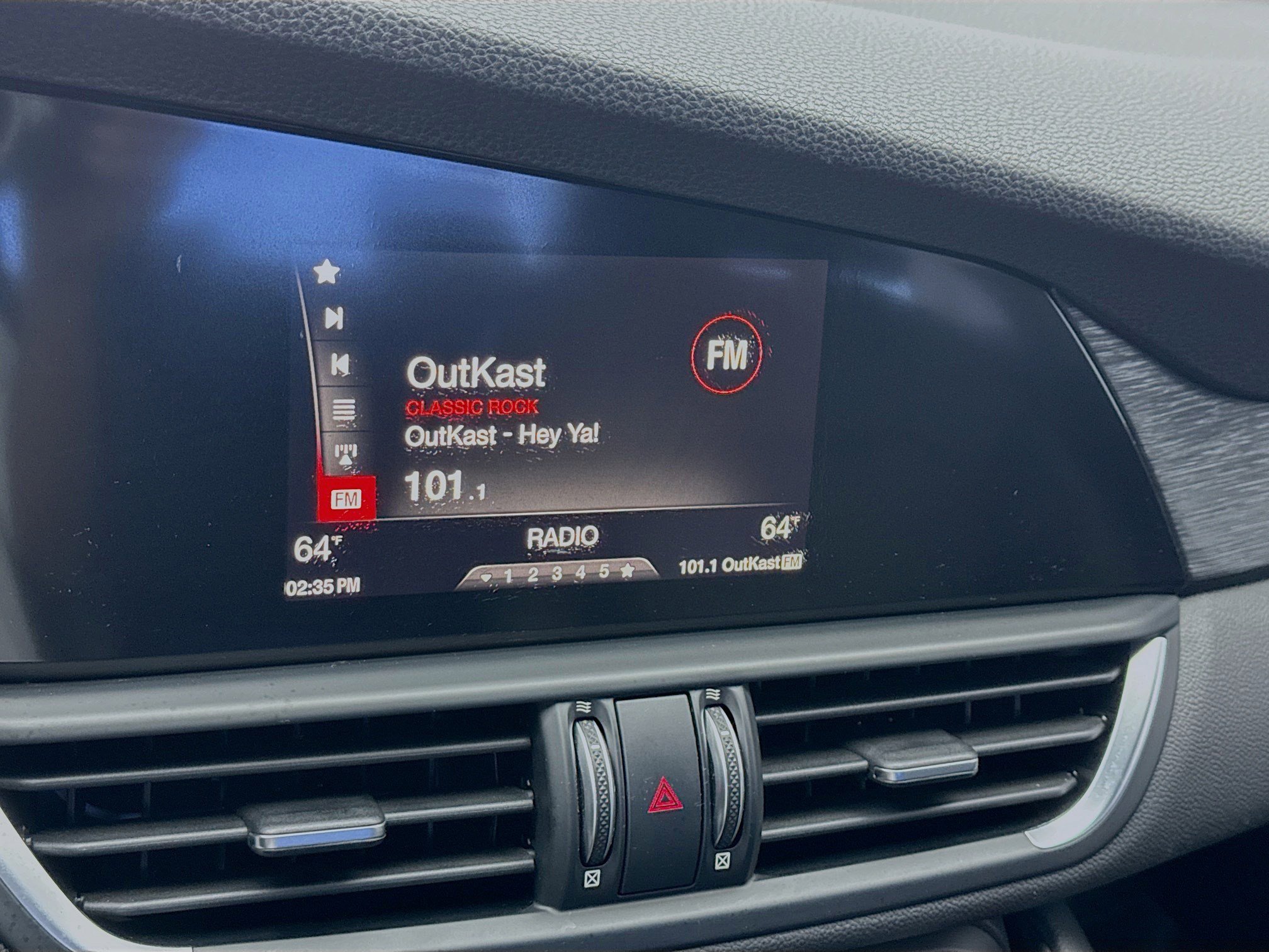 Used 2019 Alfa Romeo Giulia Base image 11