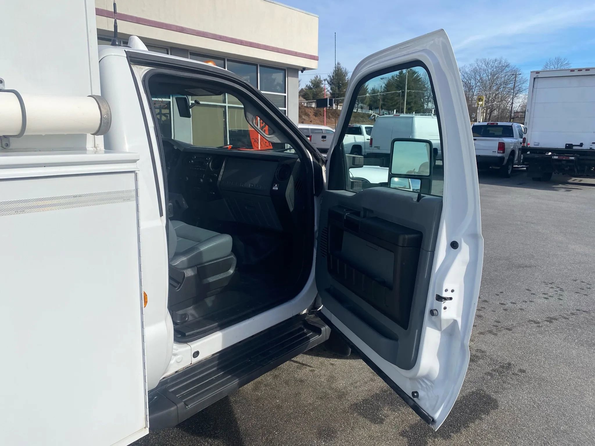 Used 2015 Ford F550 4x4 Regular Cab Super Duty image 21