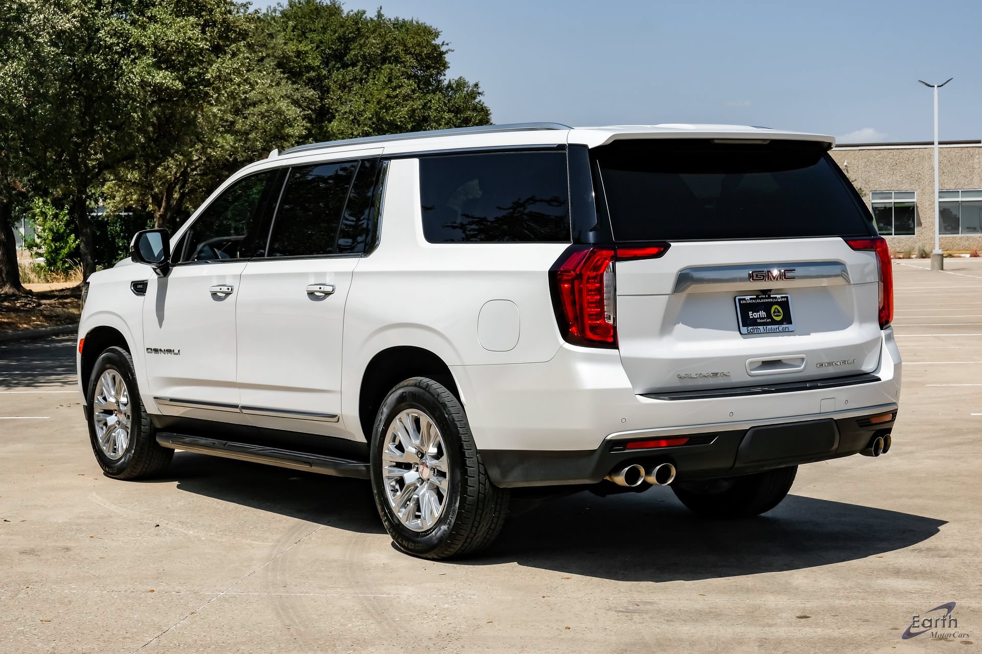 Used 2024 GMC Yukon XL Denali AWD/4WD image 10