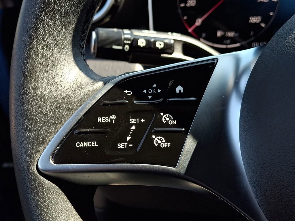 Used 2025 Mercedes-Benz GLC 300 4MATIC image 21