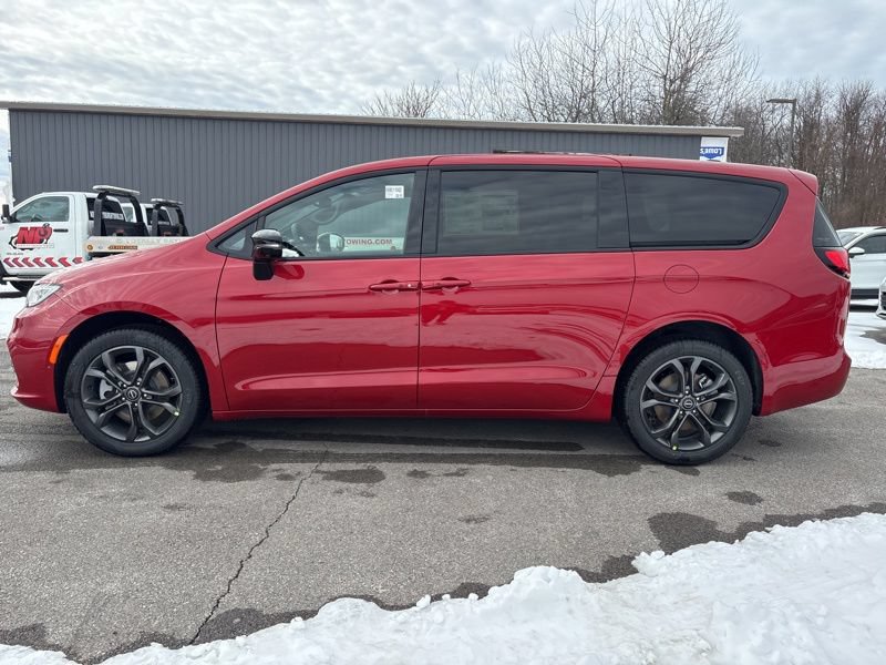 New 2026 Chrysler Pacifica Select AWD/4WD image 6