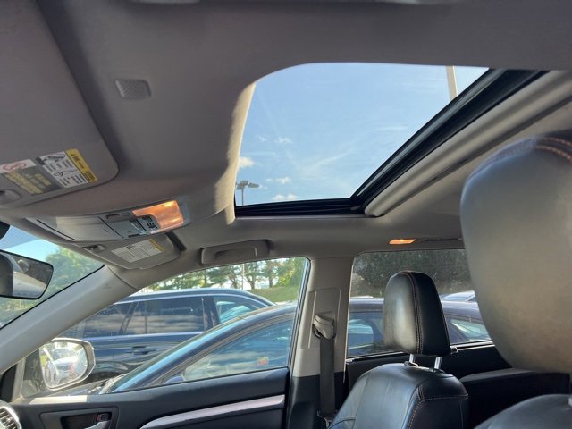 Used 2019 Toyota Highlander XLE w/ Carpet Mat Package (TMS) image 9