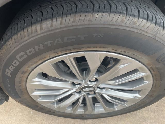 Used 2025 Cadillac XT4 Premium Luxury image 8