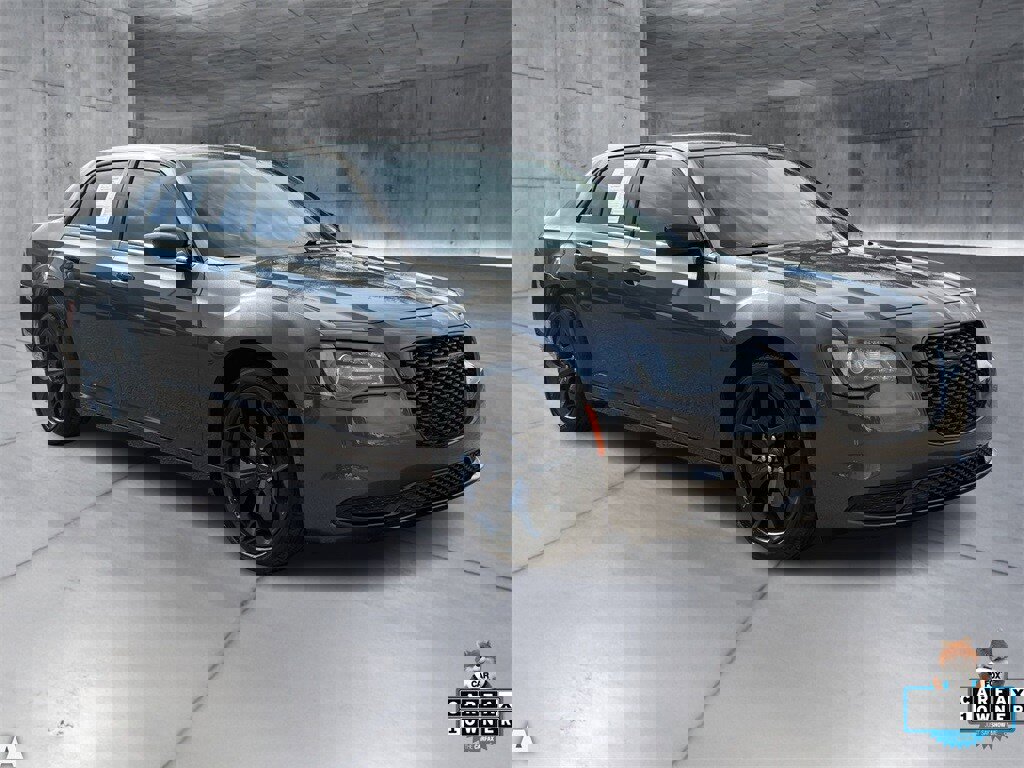 Certified 2023 Chrysler 300 Touring w/ Sport Appearance Package image 8