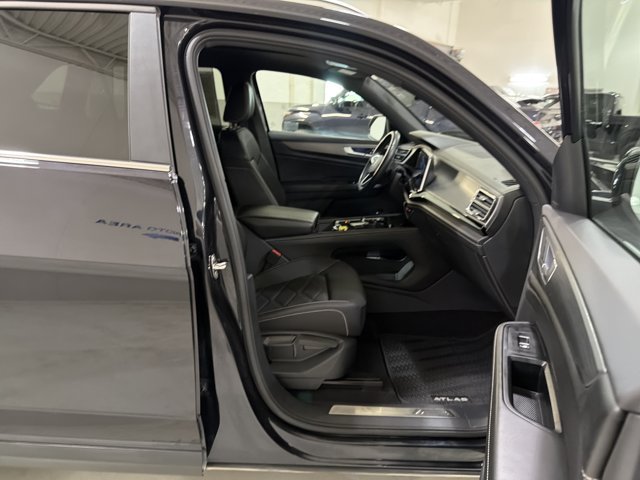Used 2024 Volkswagen Atlas Cross Sport SE AWD/4WD image 36