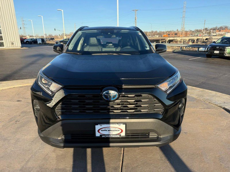 Used 2021 Toyota RAV4 XLE Premium image 12