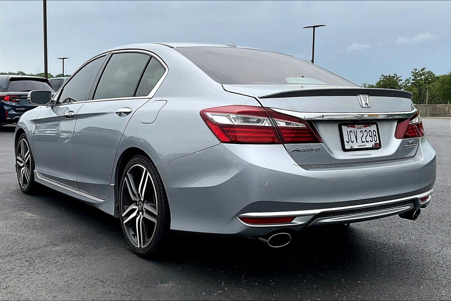 Used 2017 Honda Accord Touring image 3