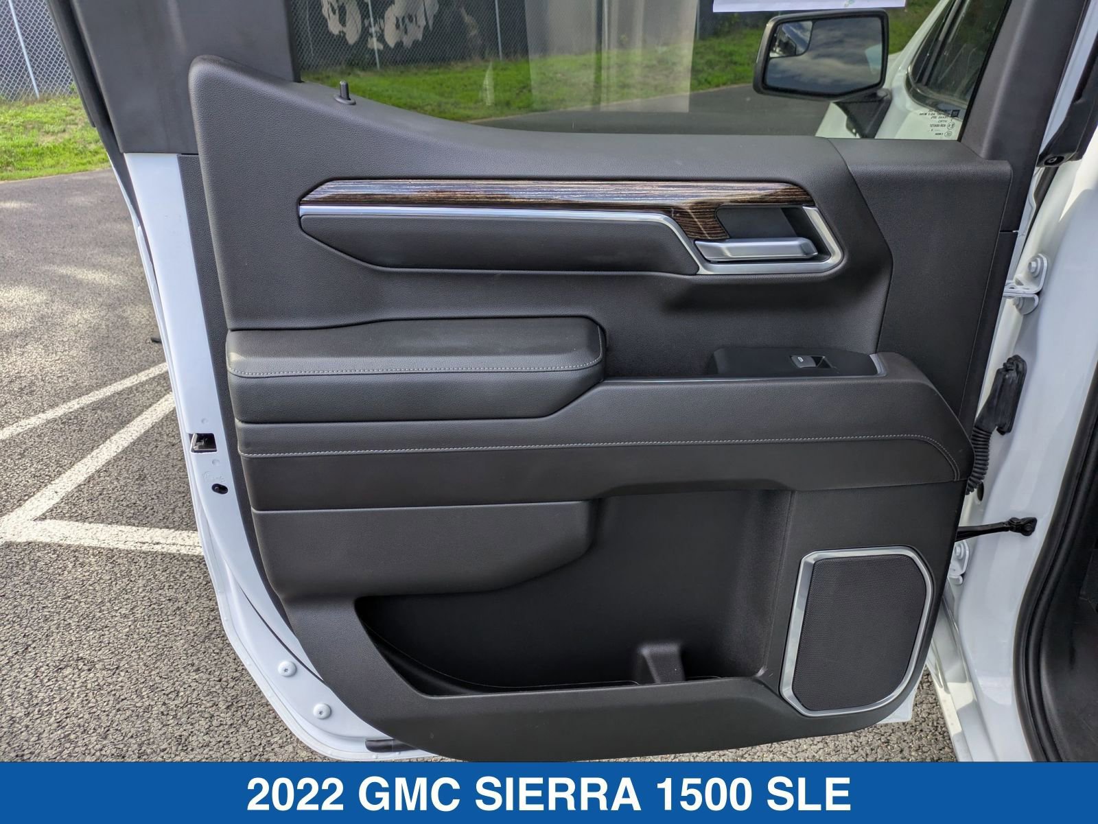 Used 2022 GMC Sierra 1500 SLE image 29