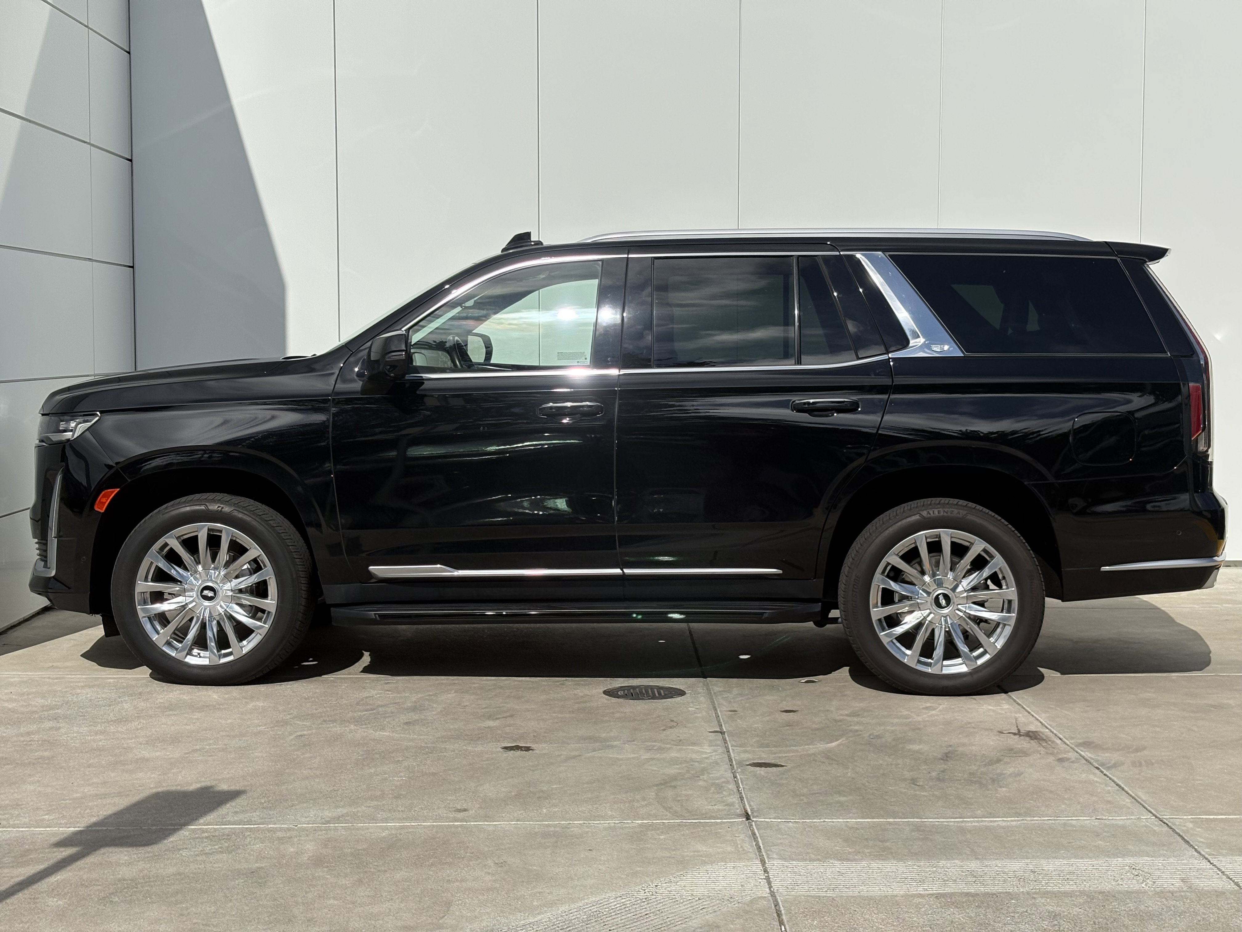 Used 2023 Cadillac Escalade Premium Luxury w/ Performance Package AWD/4WD image 4