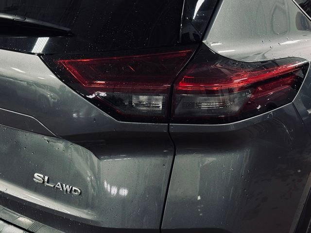 Used 2023 Nissan Rogue SL w/ SL Premium Package image 7