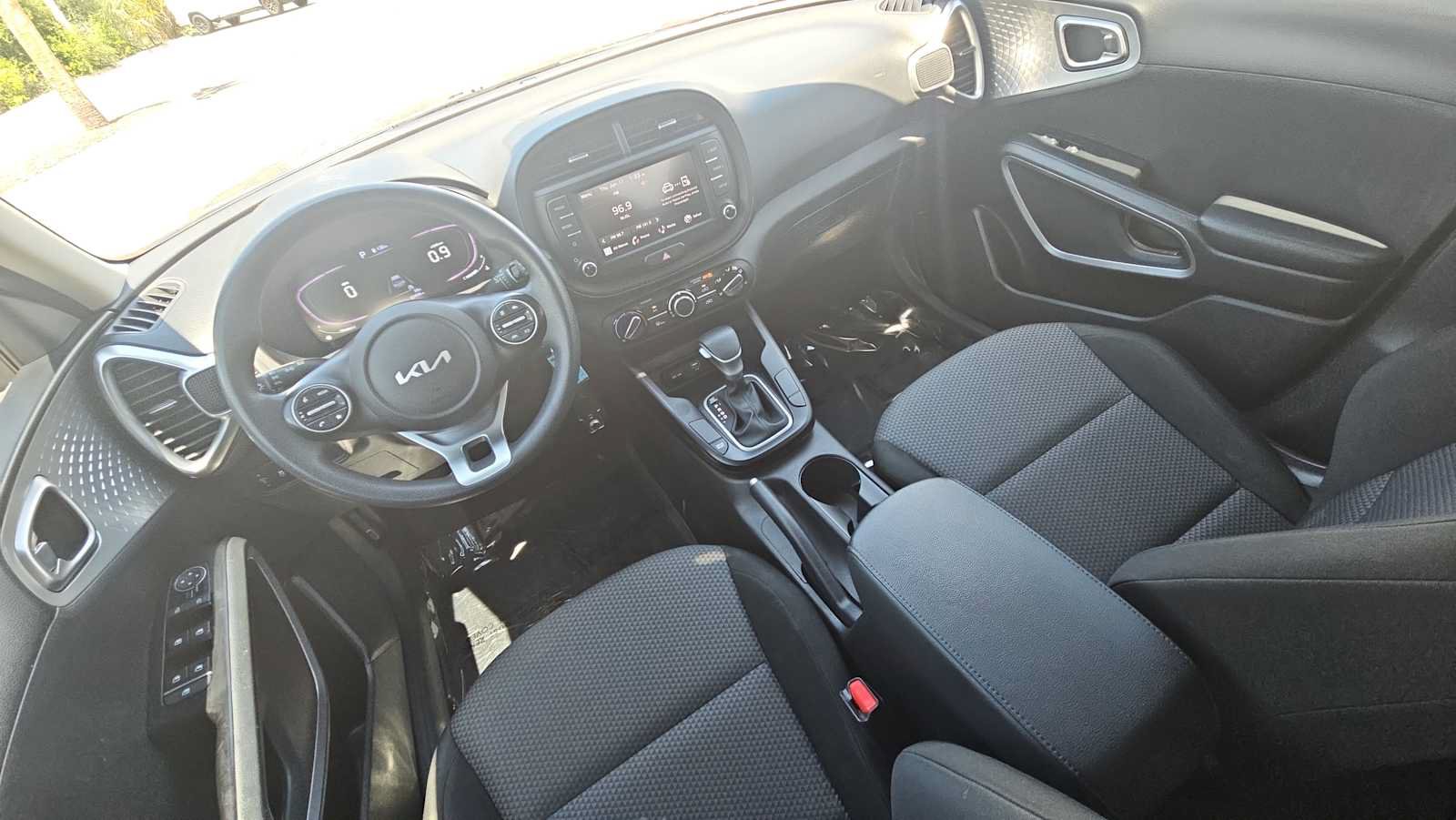 Used 2023 Kia Soul LX w/ Option Group 015 FWD image 22