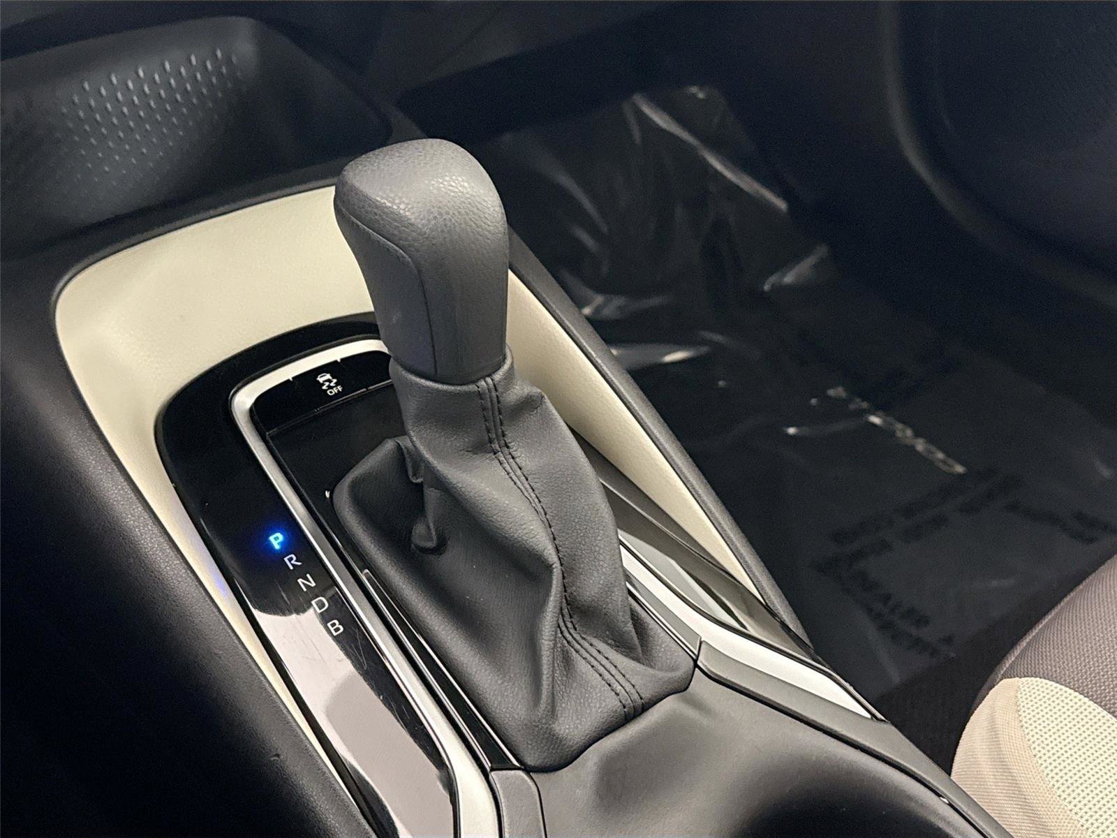 Used 2025 Toyota Corolla LE image 27