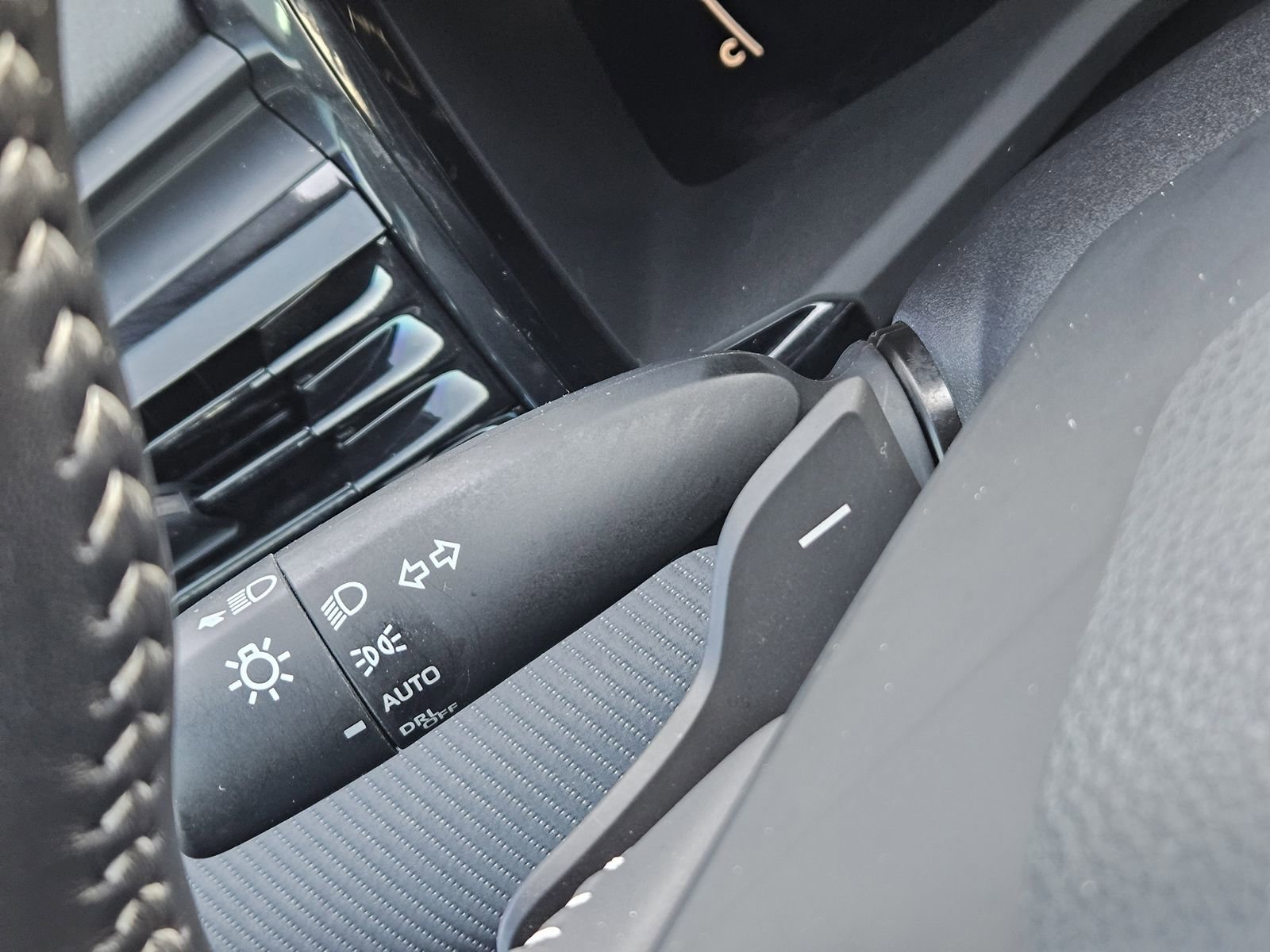 Used 2025 Toyota Camry SE image 30