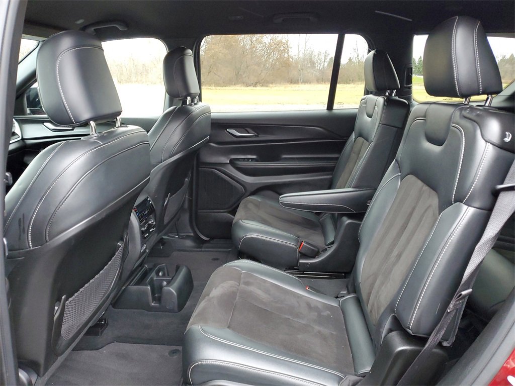 Used 2023 Jeep Grand Cherokee L Laredo image 25