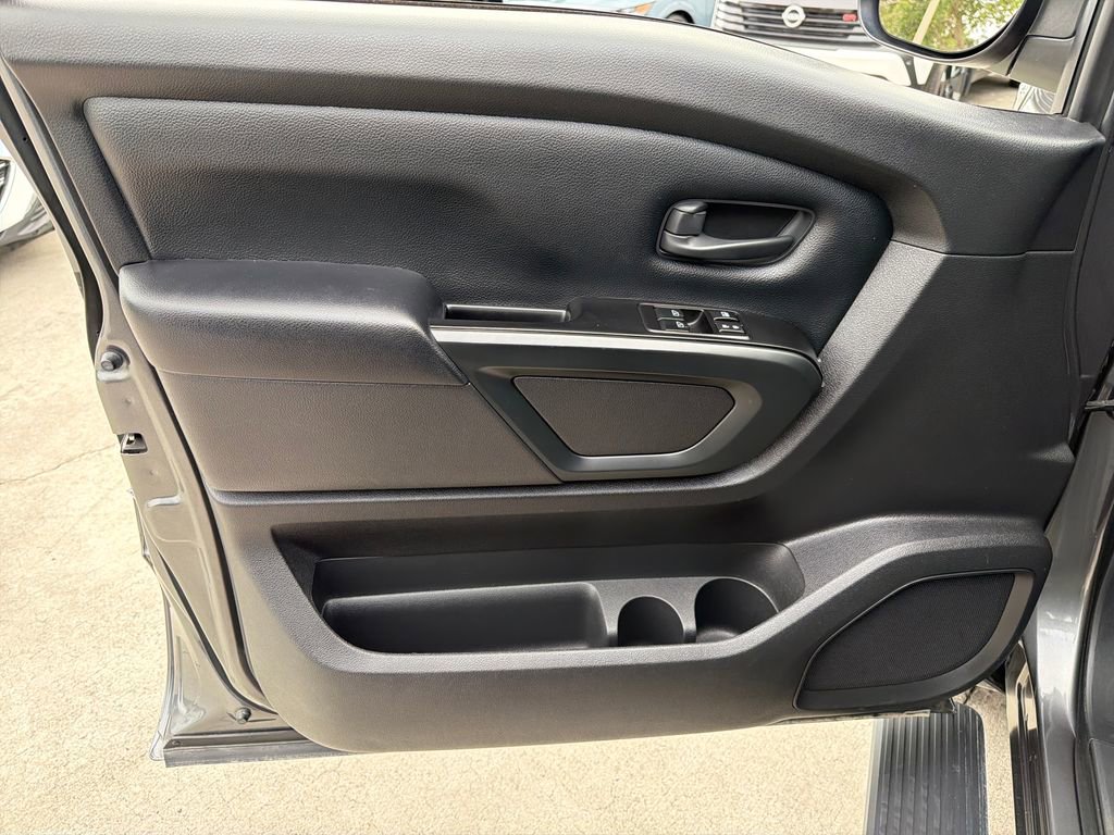Used 2021 Nissan Titan S image 15