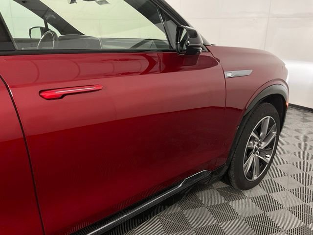 New 2026 Cadillac Vistiq Sport w/ LPO, Floor Liner Package image 6